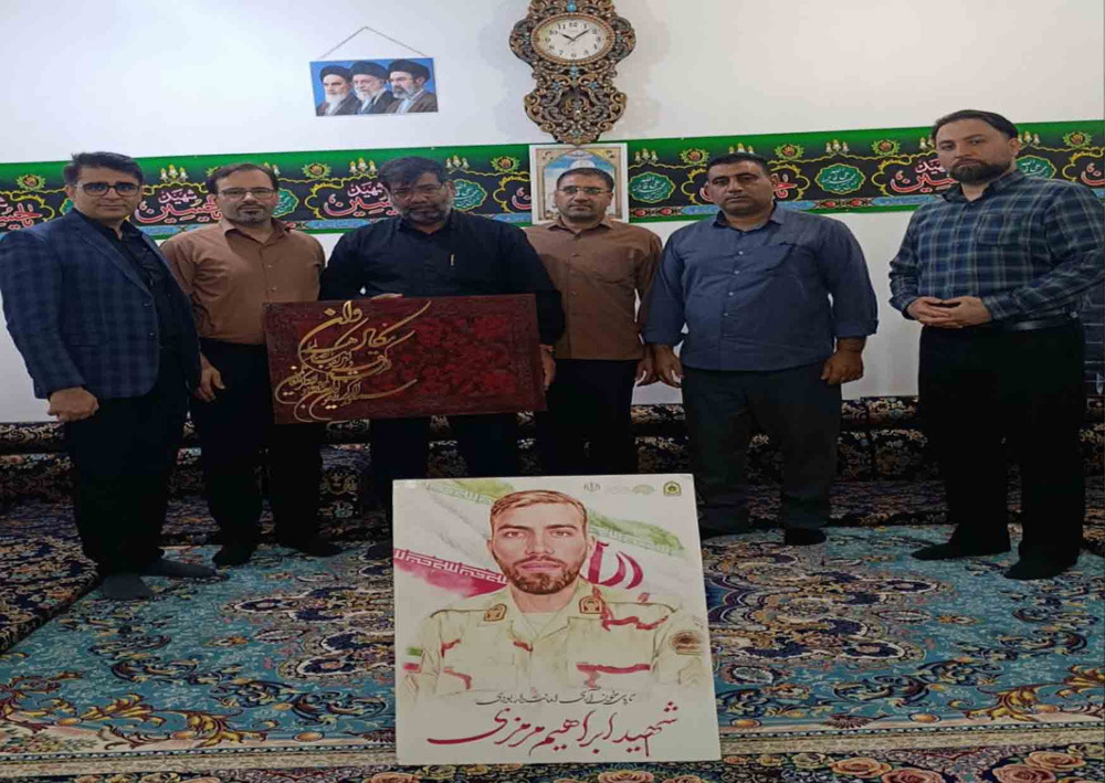 تجدید عهد با فرهنگ ایثار؛ دیدار رئیس پردیس و کارکنان با خانواده شهید ابراهیم مرمزی