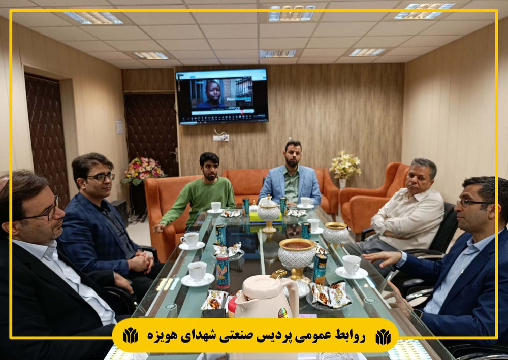 مدیر فناوری اطلاعات دانشگاه شهید چمران اهواز از مرکز سرور پردیس صنعتی شهدای هویزه بازدید کرد