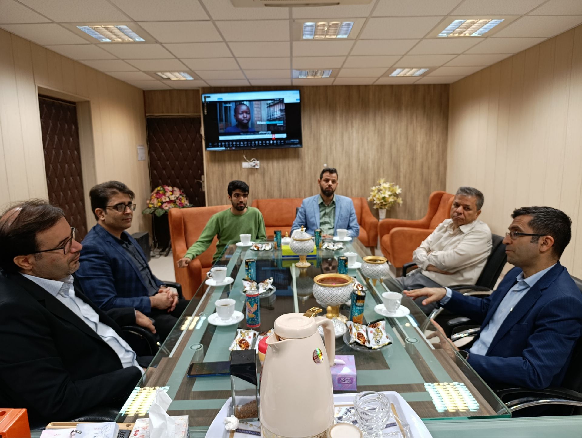 مدیر فناوری اطلاعات دانشگاه شهید چمران اهواز از مرکز سرور پردیس صنعتی شهدای هویزه بازدید کرد